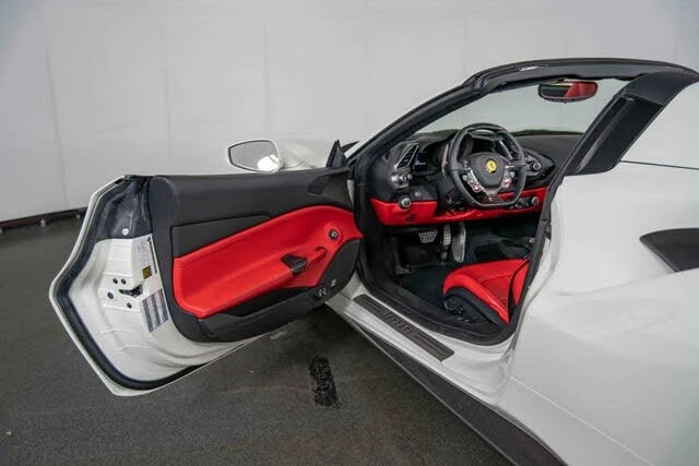 2017 Ferrari 488 Spider - Image 14 of 31