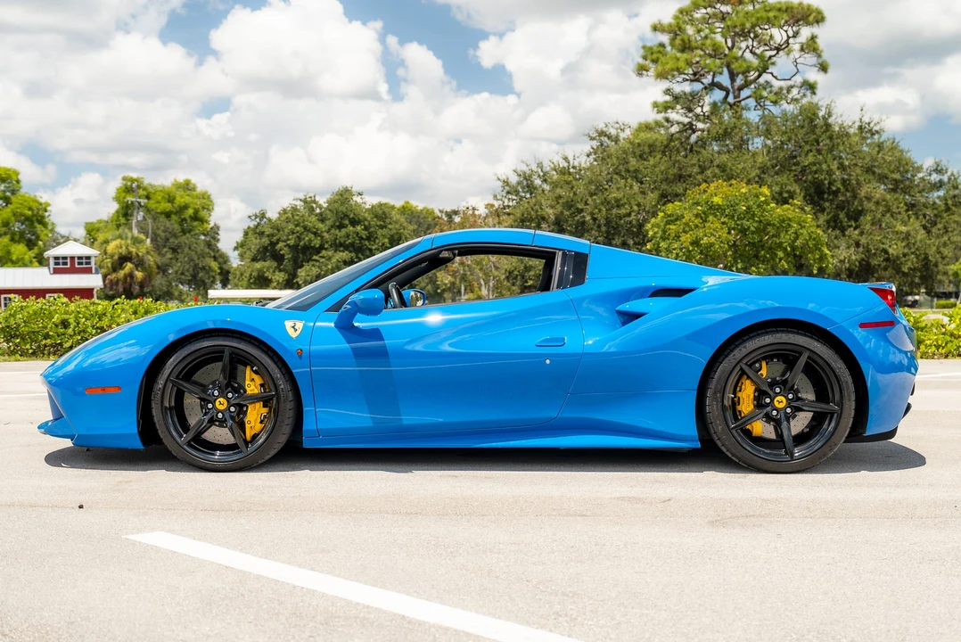 2017 Ferrari 488 Spider - Image 17 of 31