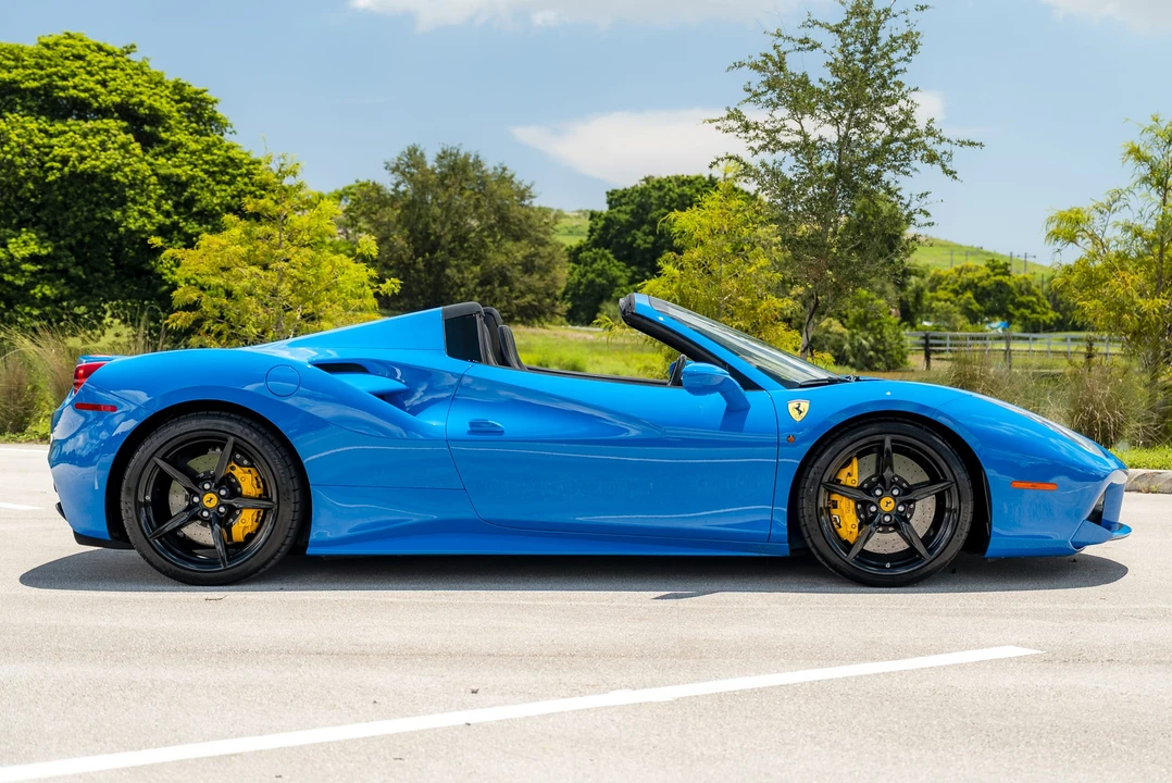 2017 Ferrari 488 Spider - Image 11 of 31