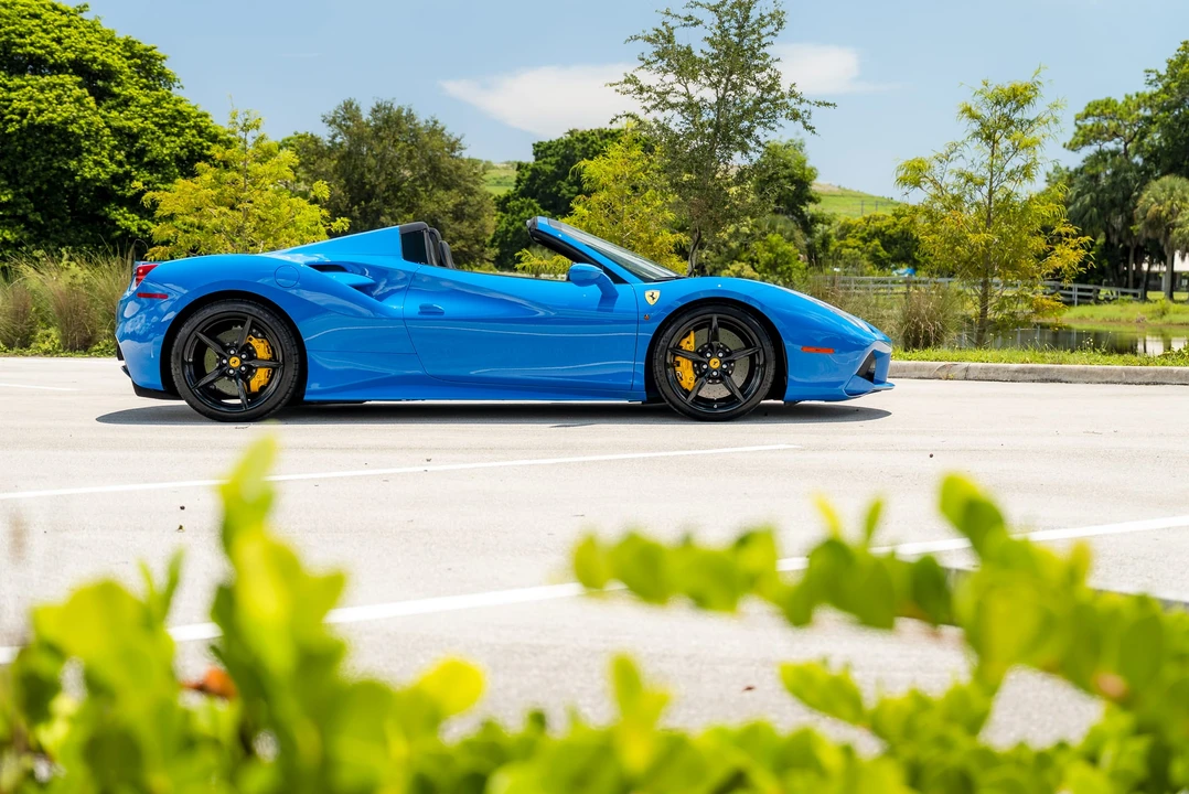 2017 Ferrari 488 Spider - Image 9 of 31