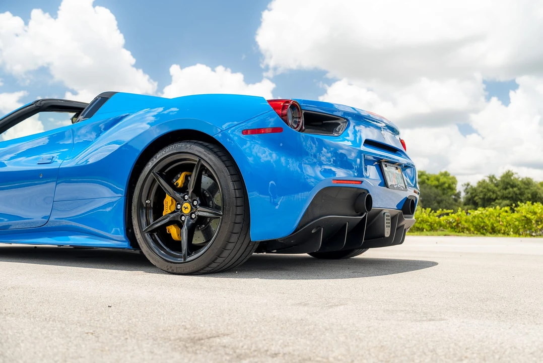 2017 Ferrari 488 Spider - Image 23 of 31