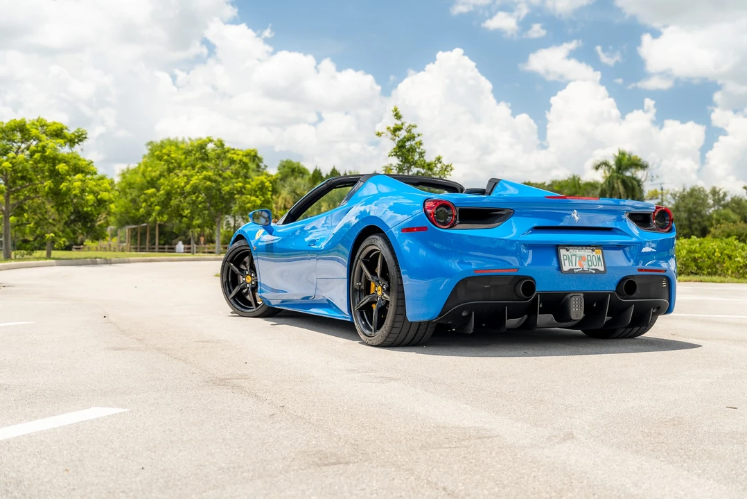 2017 Ferrari 488 Spider - Image 14 of 31