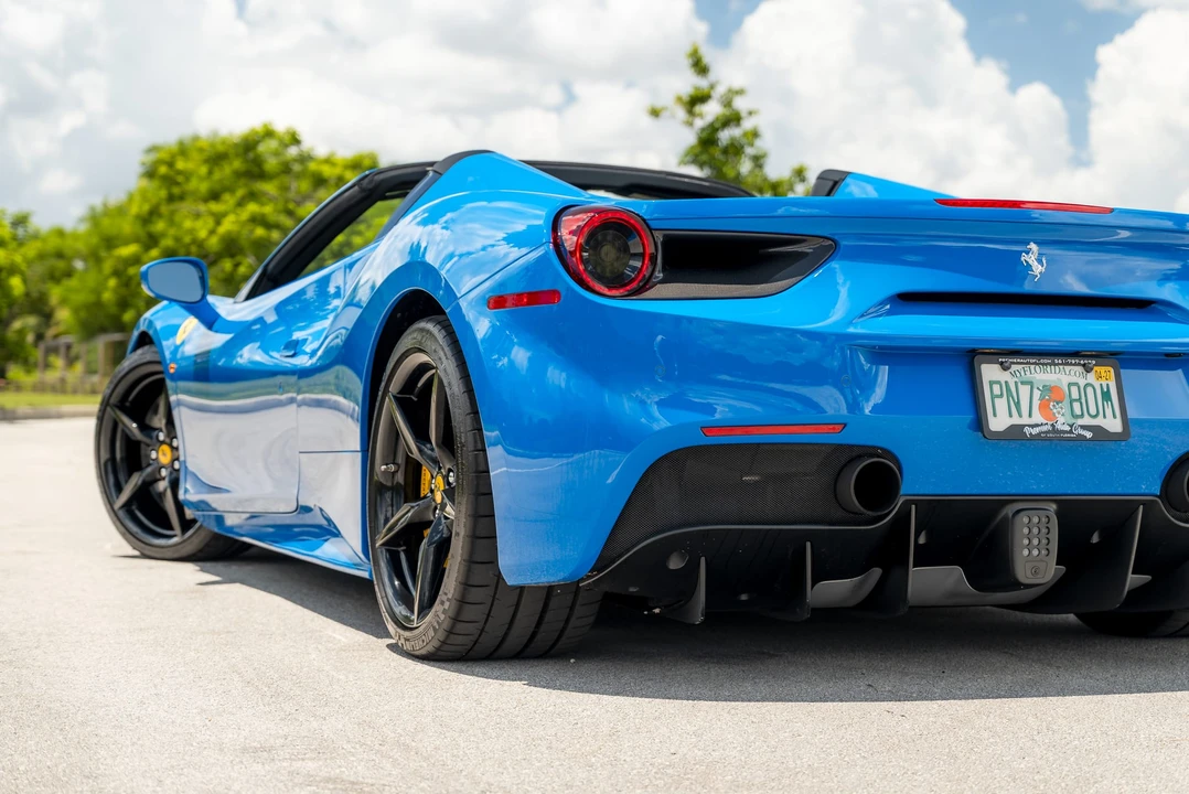 2017 Ferrari 488 Spider - Image 27 of 31