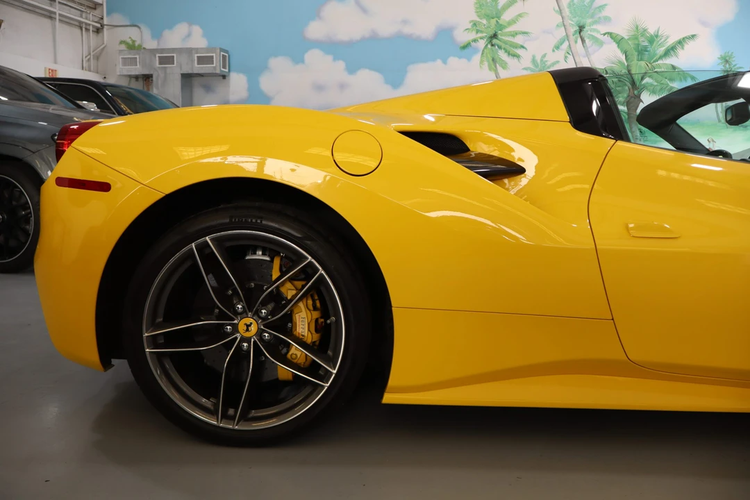 2017 Ferrari 488 Spider - Image 23 of 31