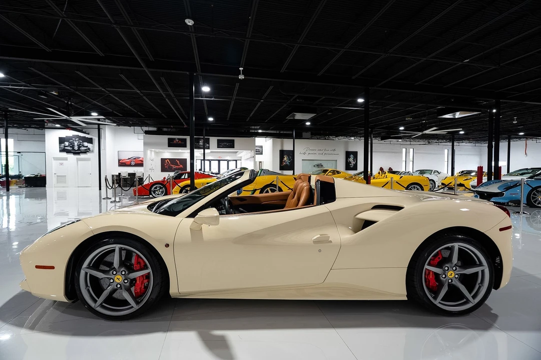 2017 Ferrari 488 - Image 4 of 31