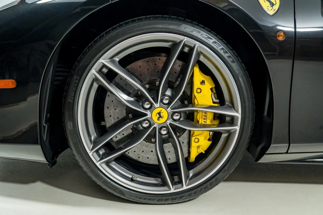 2017 Ferrari 488 Spider - Image 22 of 31
