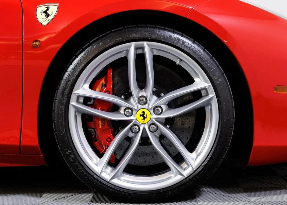 2017 Ferrari 488 Spider - Image 12 of 31