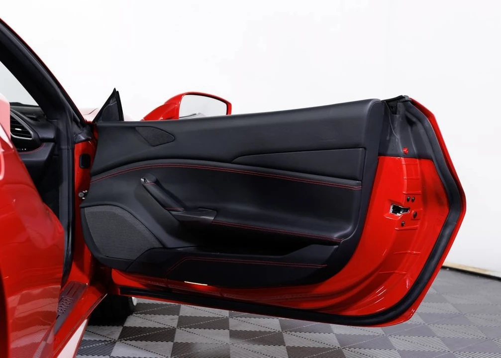 2017 Ferrari 488 Spider - Image 24 of 31