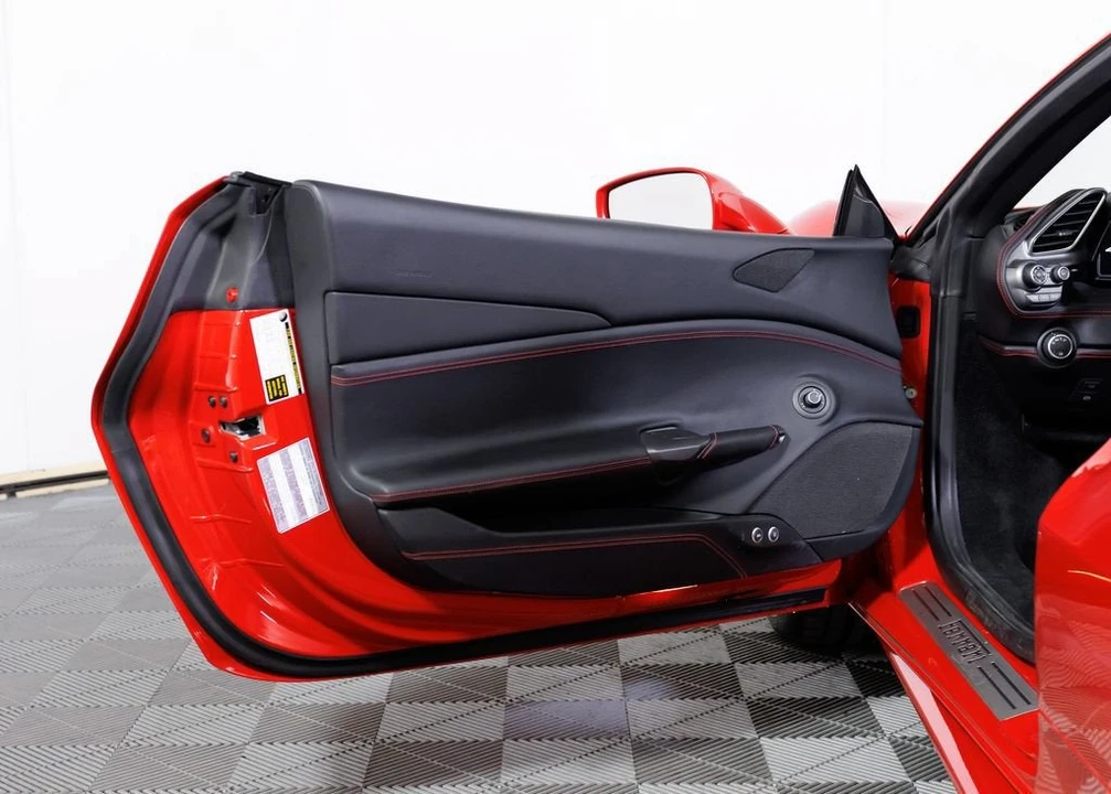 2017 Ferrari 488 Spider - Image 22 of 31