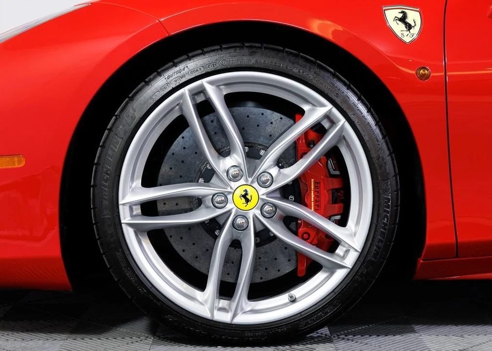 2017 Ferrari 488 Spider - Image 9 of 31