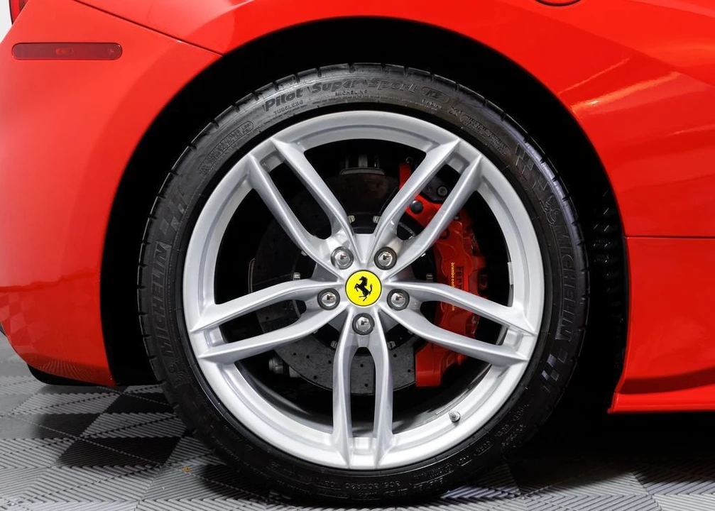2017 Ferrari 488 Spider - Image 11 of 31