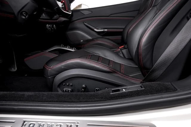 2017 Ferrari 488 Spider - Image 23 of 31