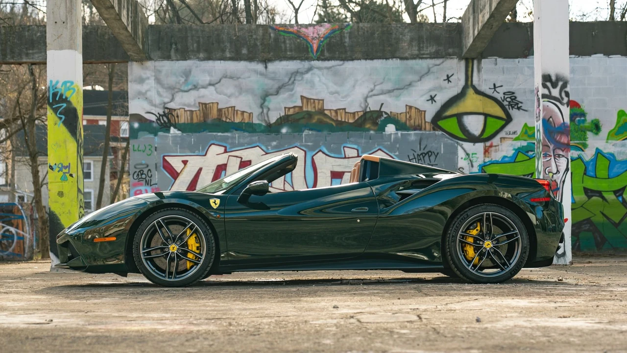 2017 Ferrari 488 Spider - Image 21 of 31