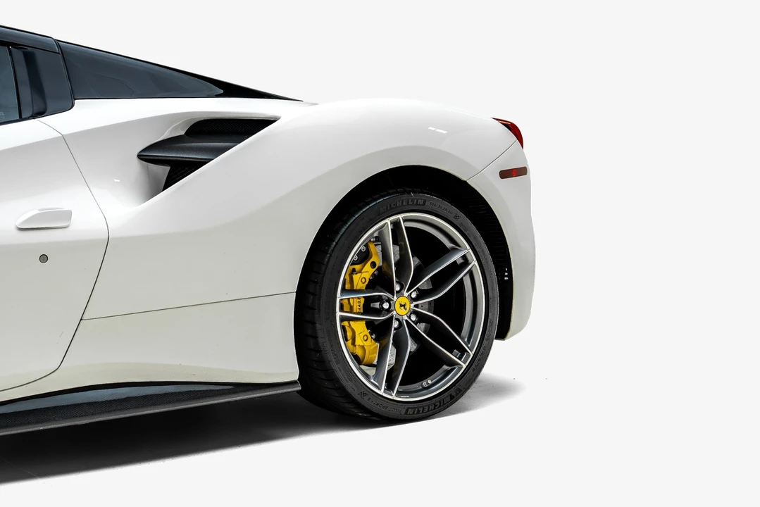 2017 Ferrari 488 Spider - Image 22 of 31