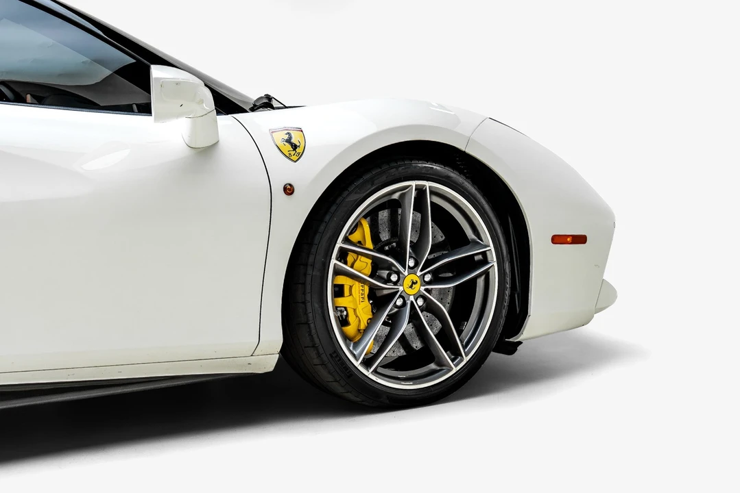 2017 Ferrari 488 Spider - Image 24 of 31