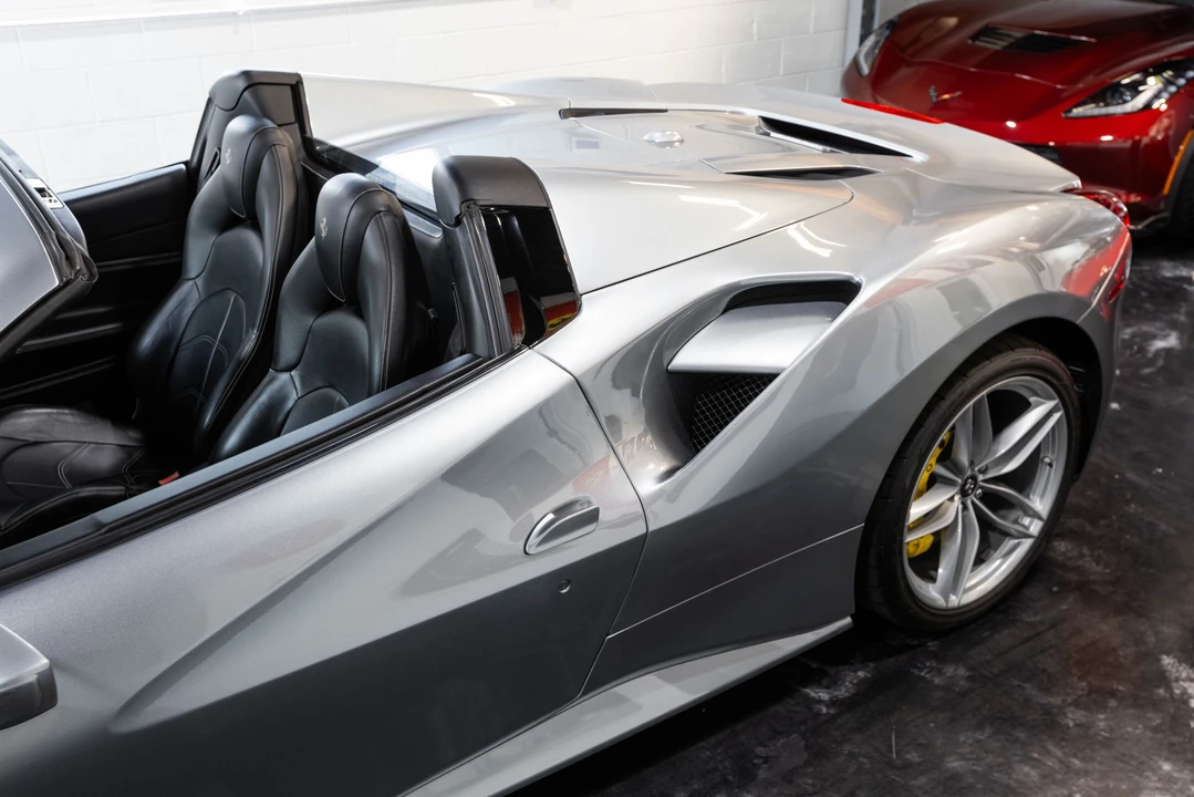 2017 Ferrari - Image 29 of 31