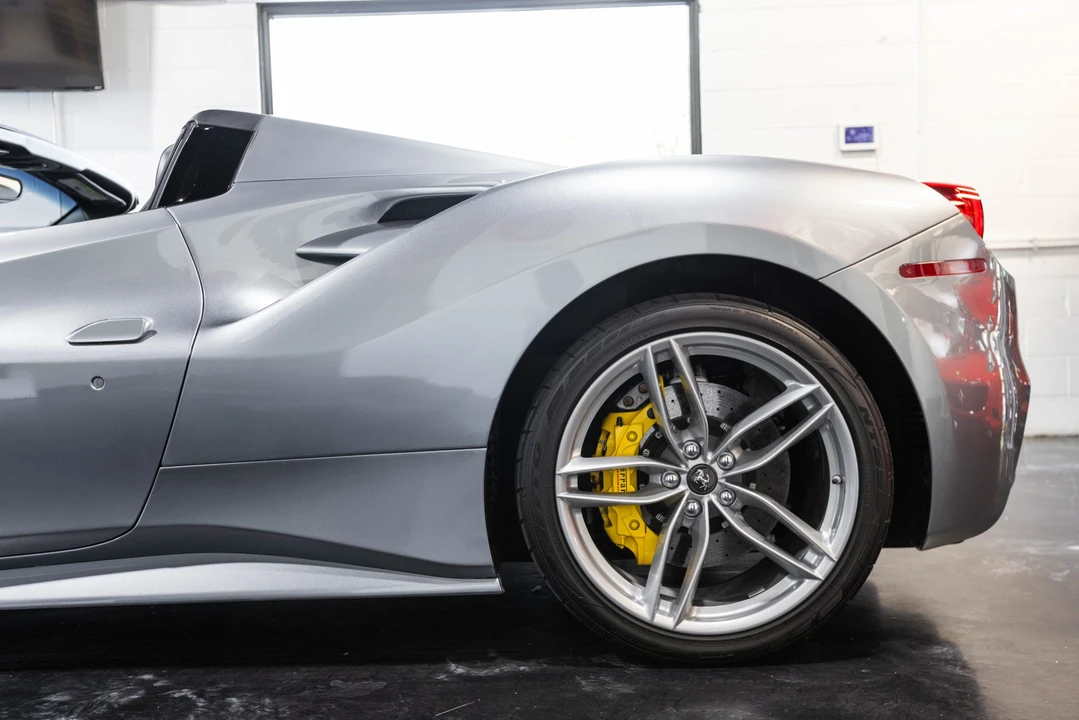 2017 Ferrari - Image 25 of 31