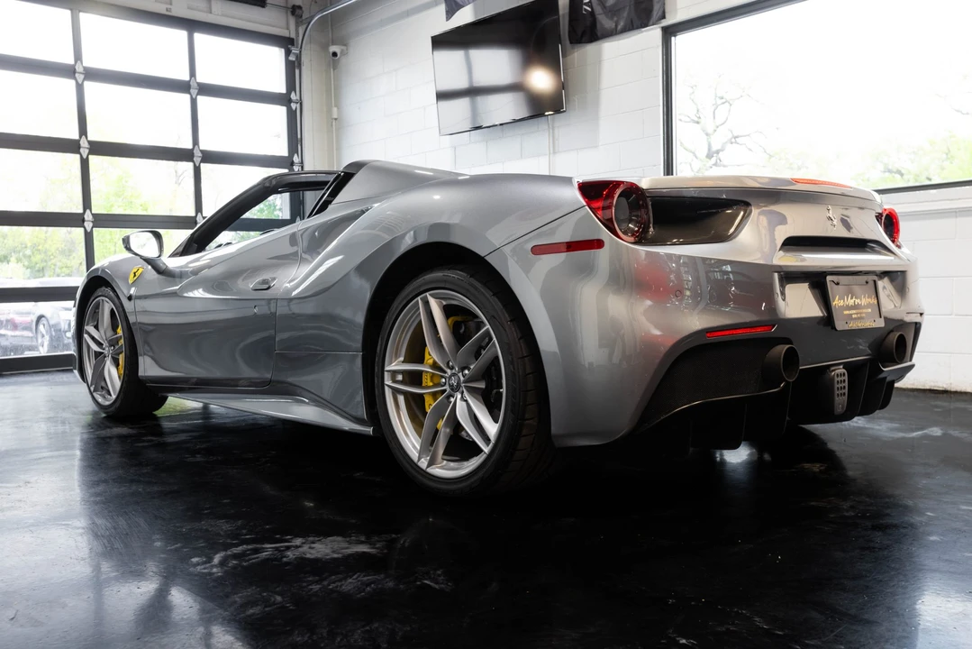 2017 Ferrari - Image 12 of 31