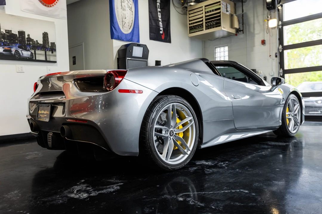 2017 Ferrari - Image 8 of 31
