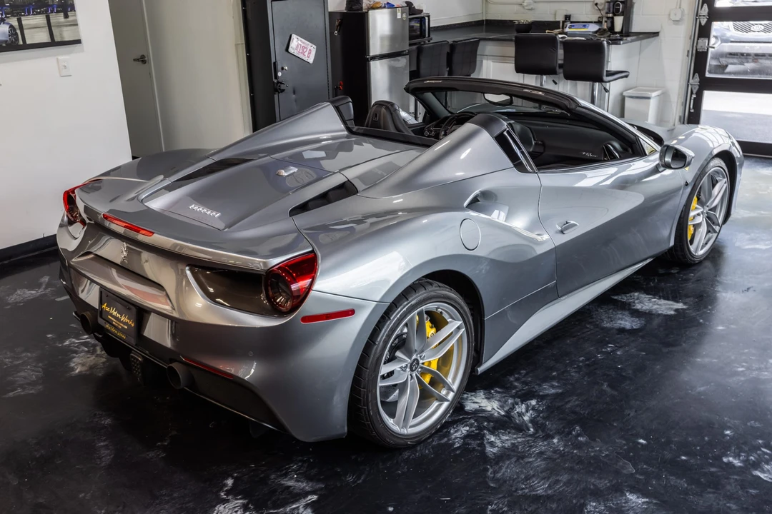 2017 Ferrari - Image 7 of 31
