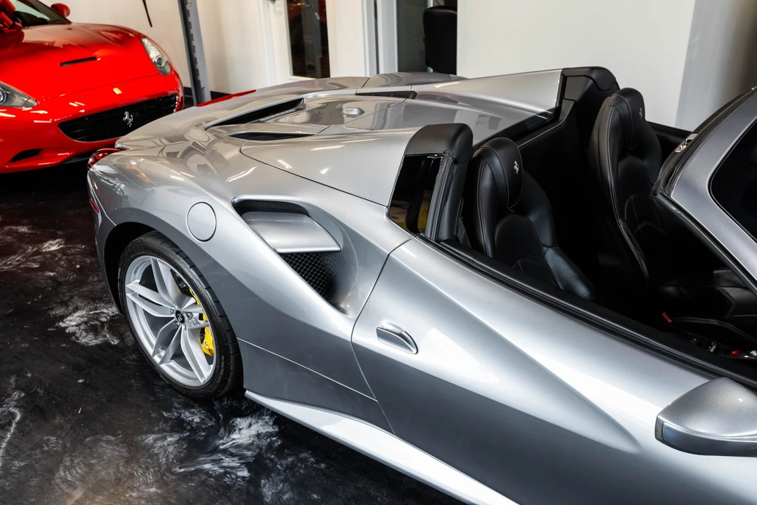 2017 Ferrari - Image 31 of 31
