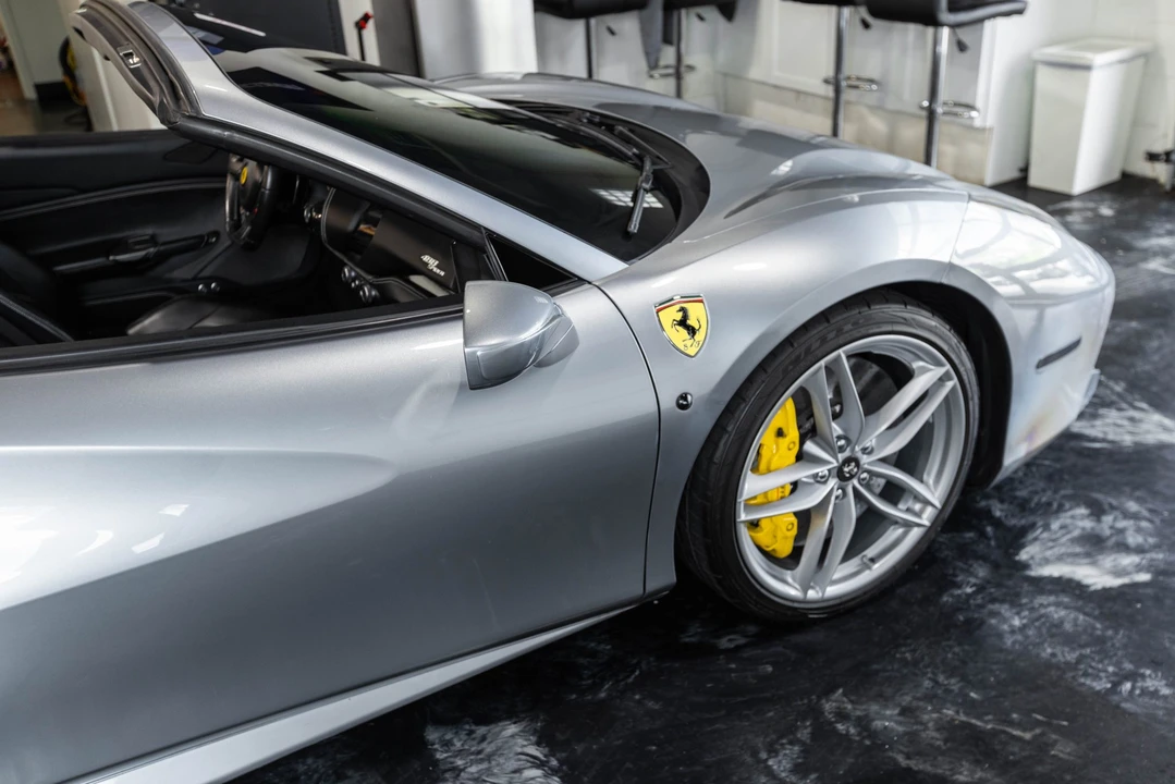 2017 Ferrari - Image 30 of 31