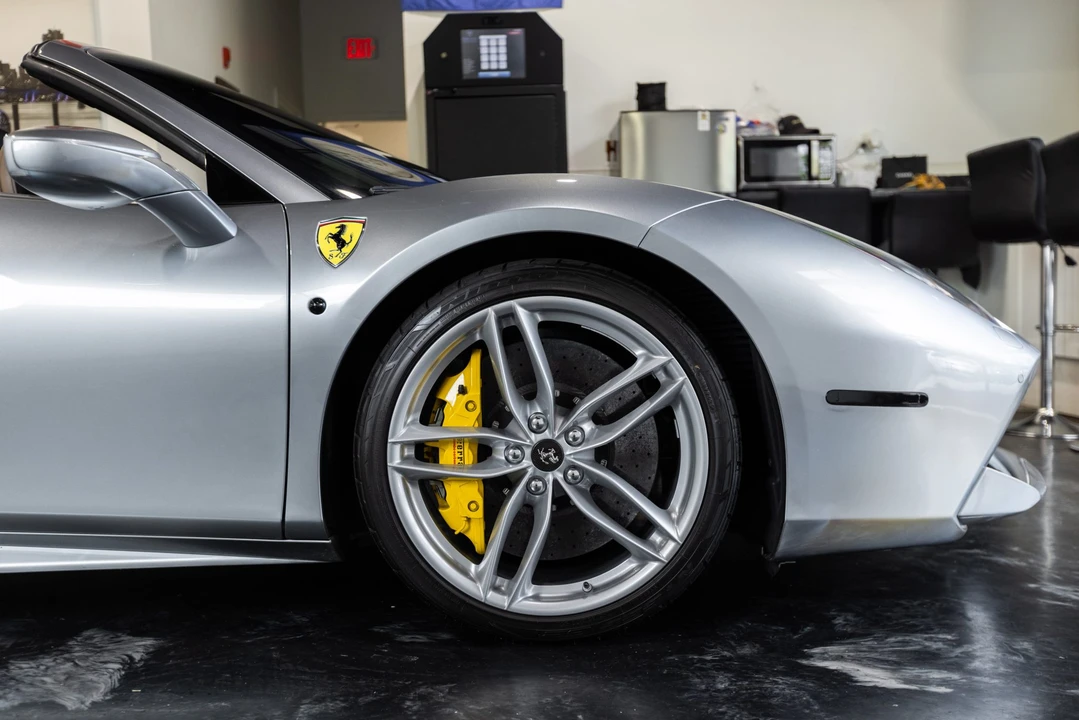 2017 Ferrari - Image 26 of 31