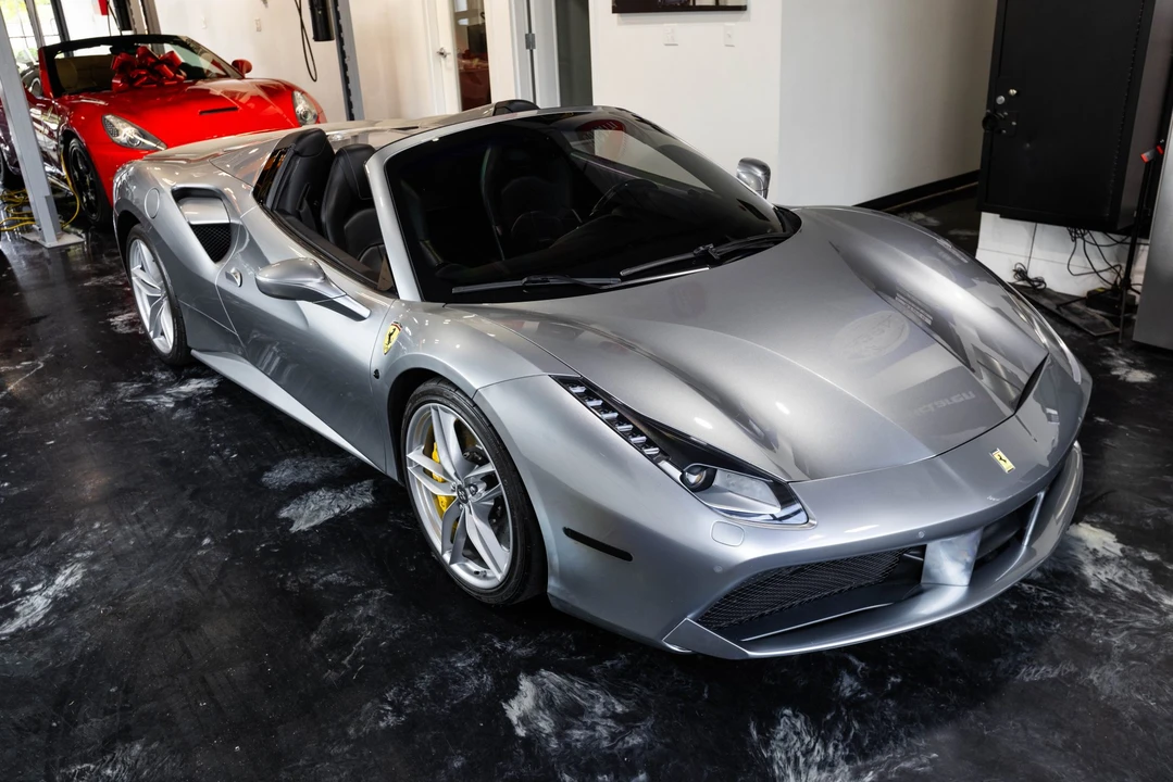2017 Ferrari - Image 5 of 31