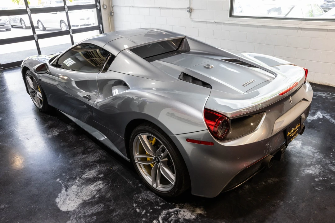 2017 Ferrari - Image 16 of 31