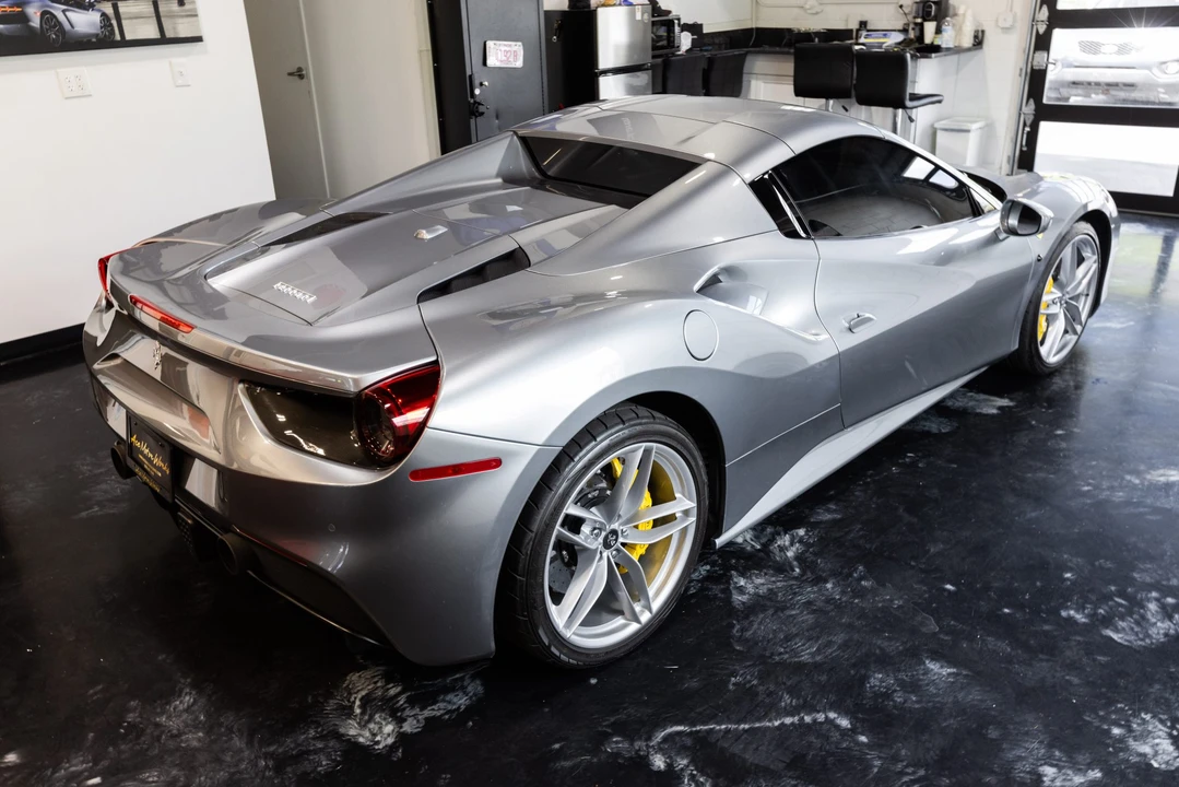 2017 Ferrari - Image 15 of 31