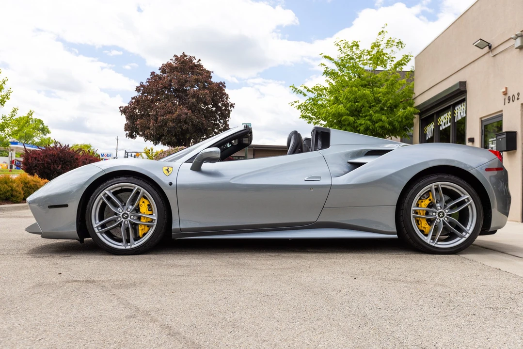 2017 Ferrari - Image 23 of 31