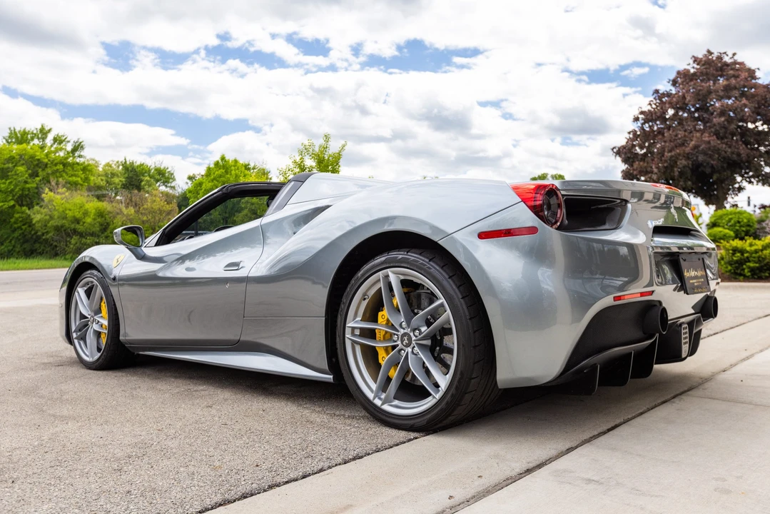 2017 Ferrari - Image 22 of 31