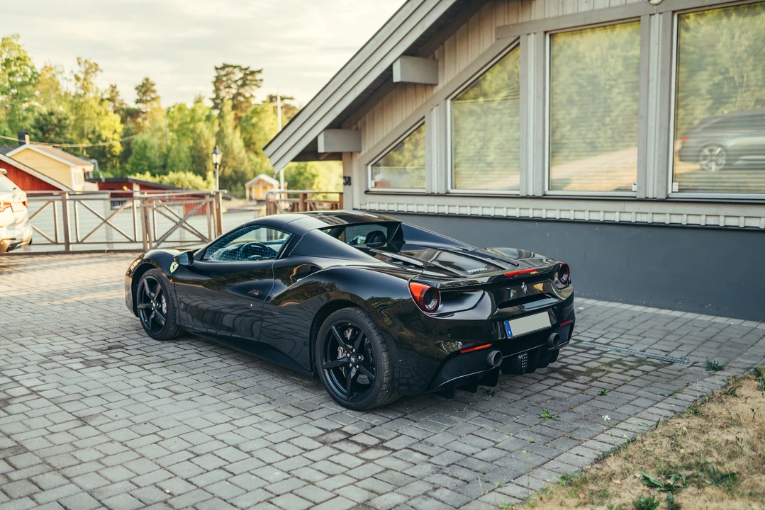 2017 Ferrari 488 Spider - Image 6 of 31