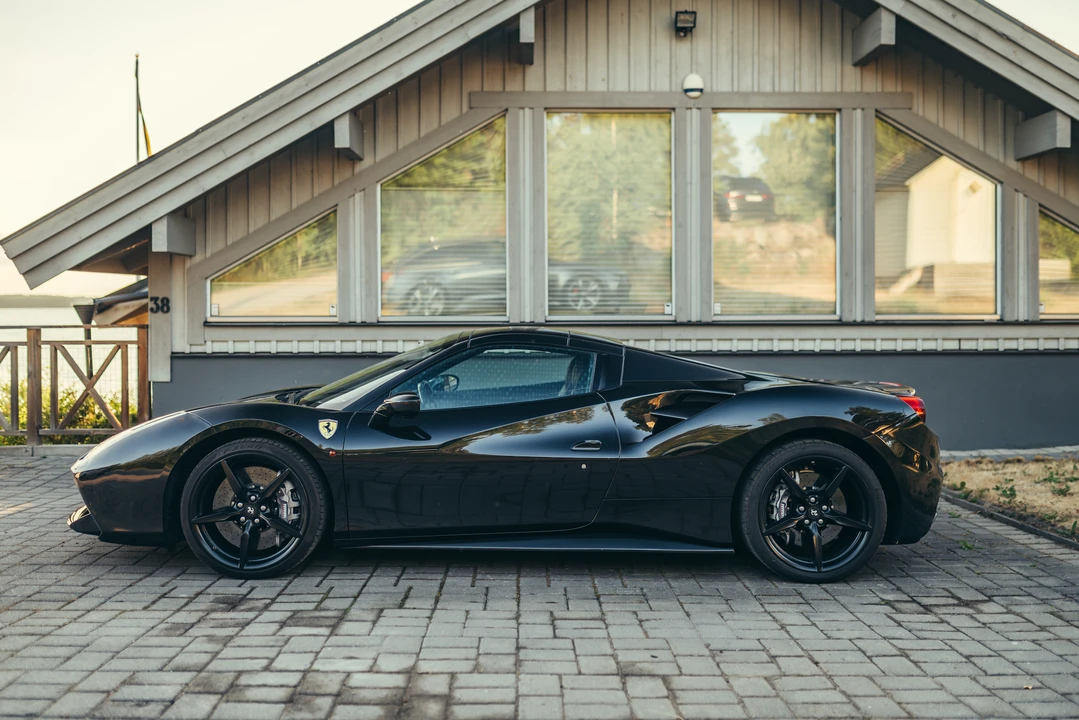 2017 Ferrari 488 Spider - Image 5 of 31