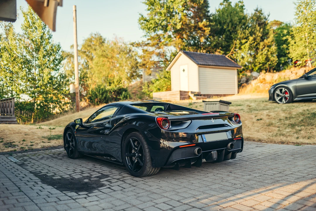 2017 Ferrari 488 Spider - Image 13 of 31