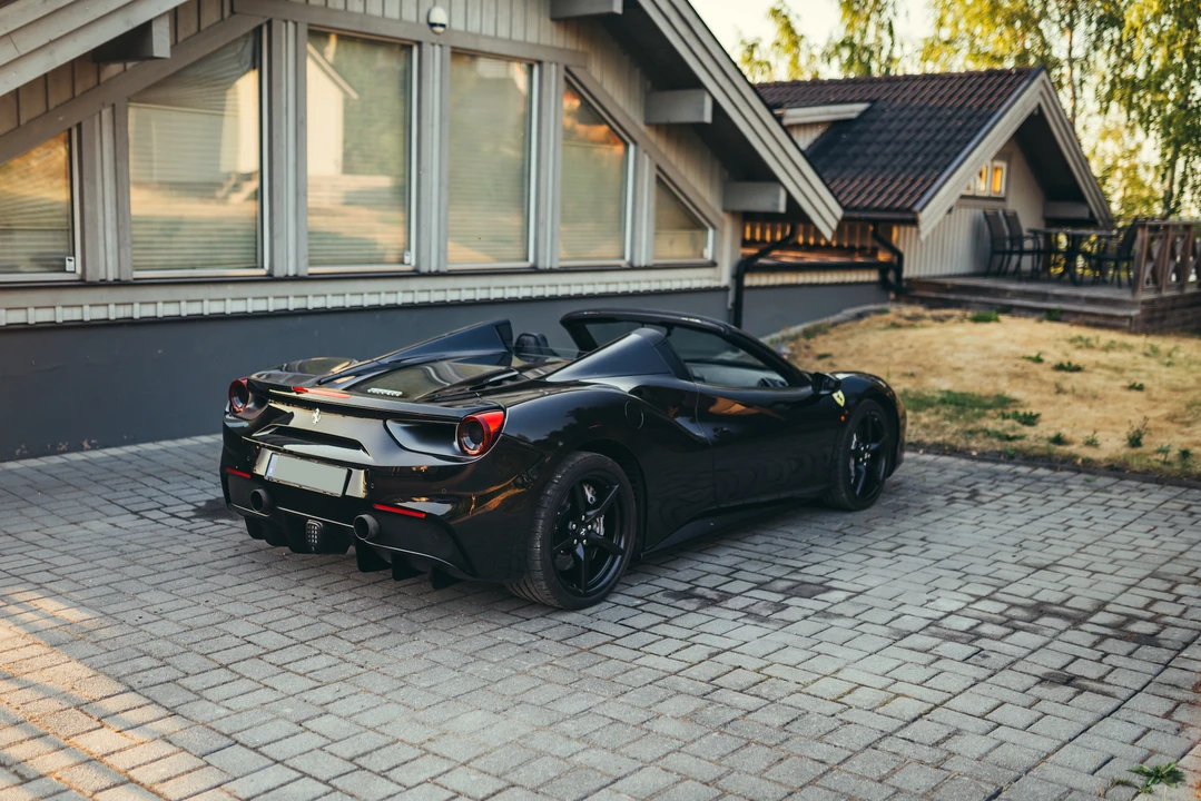 2017 Ferrari 488 Spider - Image 8 of 31