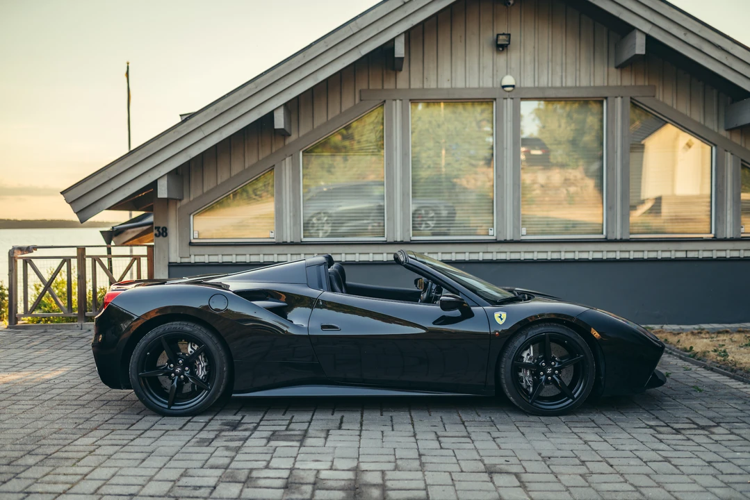 2017 Ferrari 488 Spider - Image 9 of 31