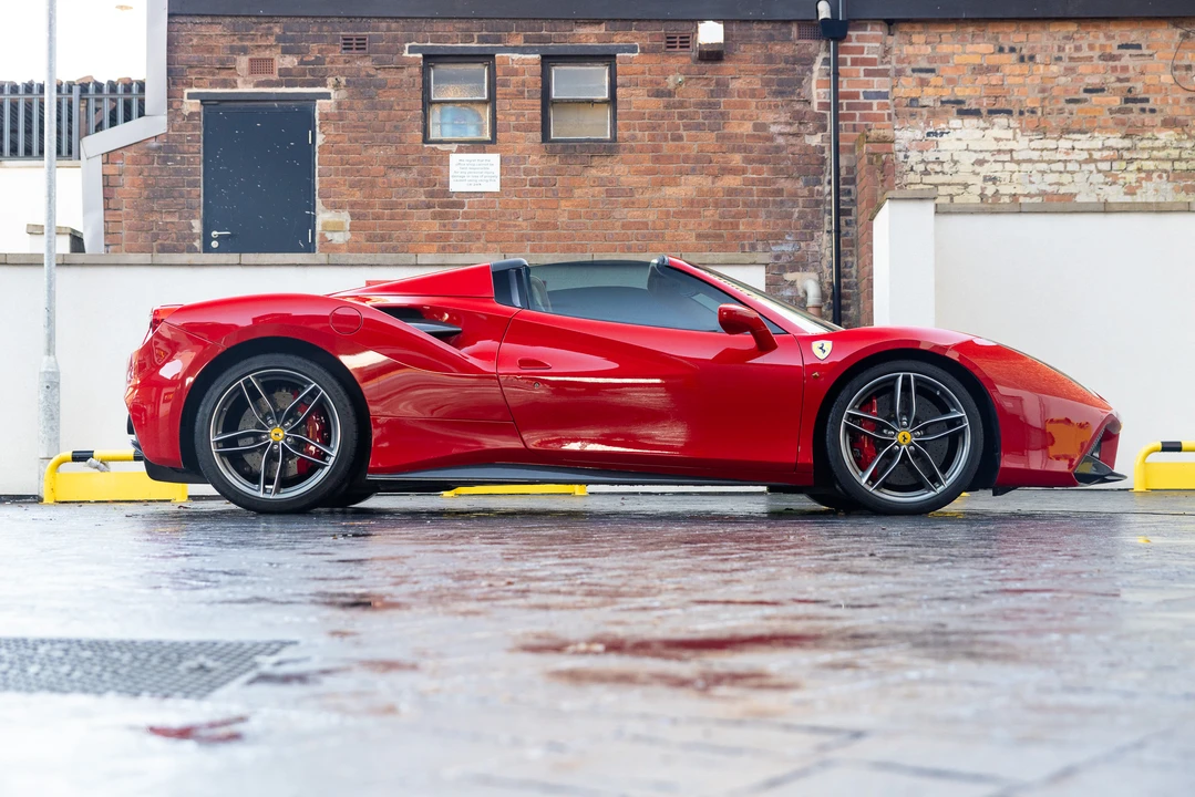 2017 Ferrari 488 Spider - Image 9 of 31