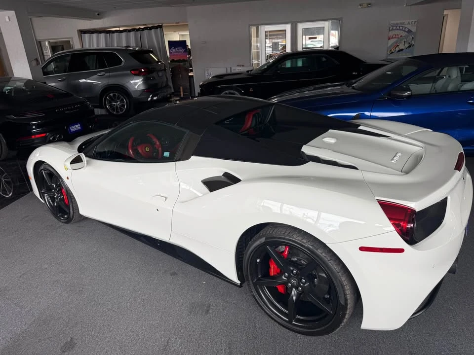 2017 Ferrari 488 Spider - Image 4 of 10