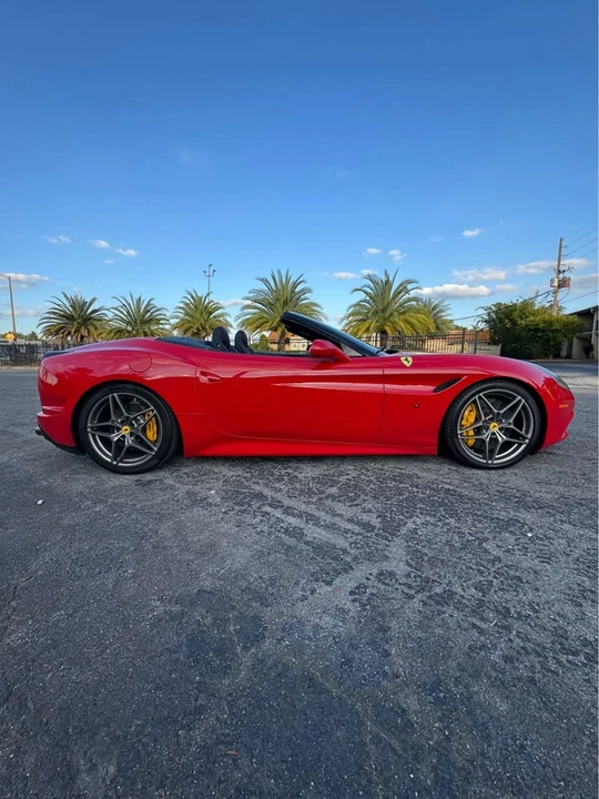 2017 Ferrari California T - Image 2 of 9