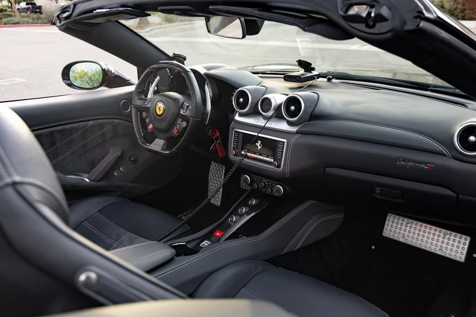 2017 Ferrari California T - Image 19 of 19