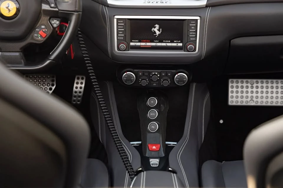 2017 Ferrari California T - Image 14 of 19