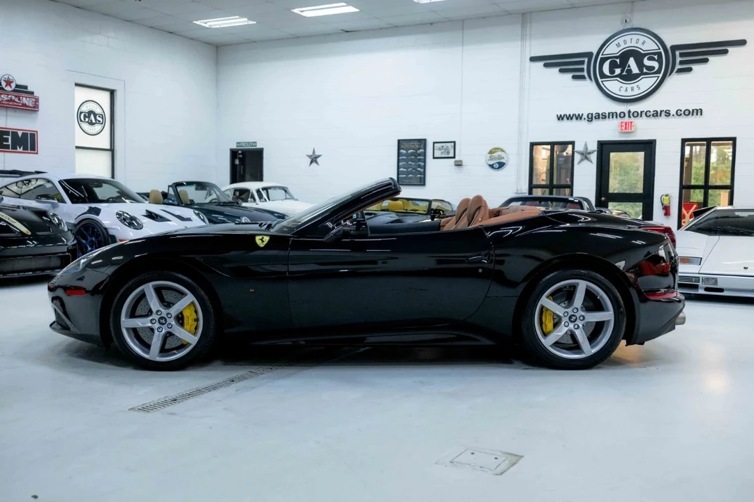 2017 Ferrari California T - Image 10 of 21