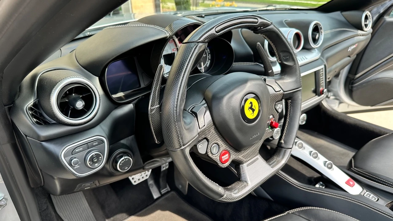 2017 Ferrari California T - Image 28 of 31