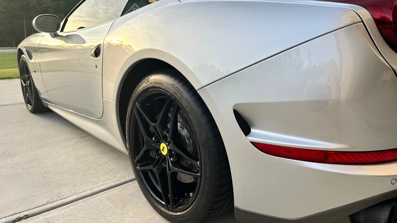 2017 Ferrari California T - Image 12 of 31