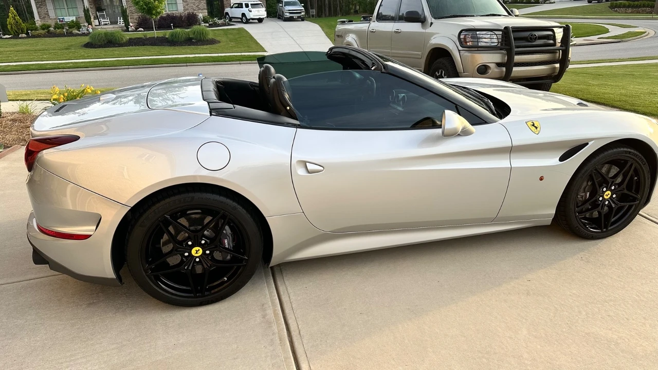 2017 Ferrari California T - Image 14 of 31