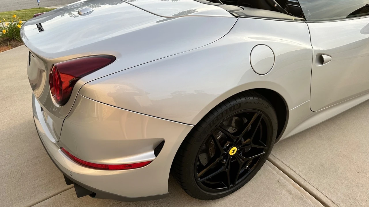 2017 Ferrari California T - Image 19 of 31