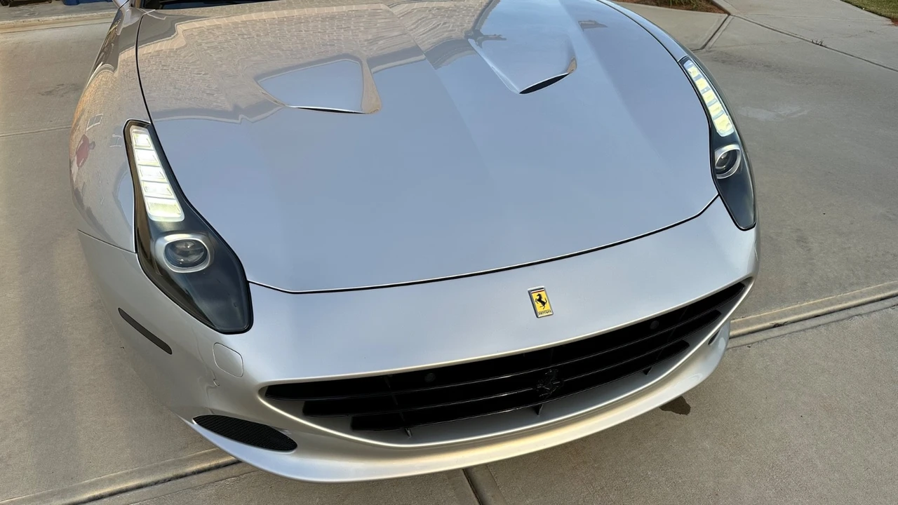 2017 Ferrari California T - Image 16 of 31