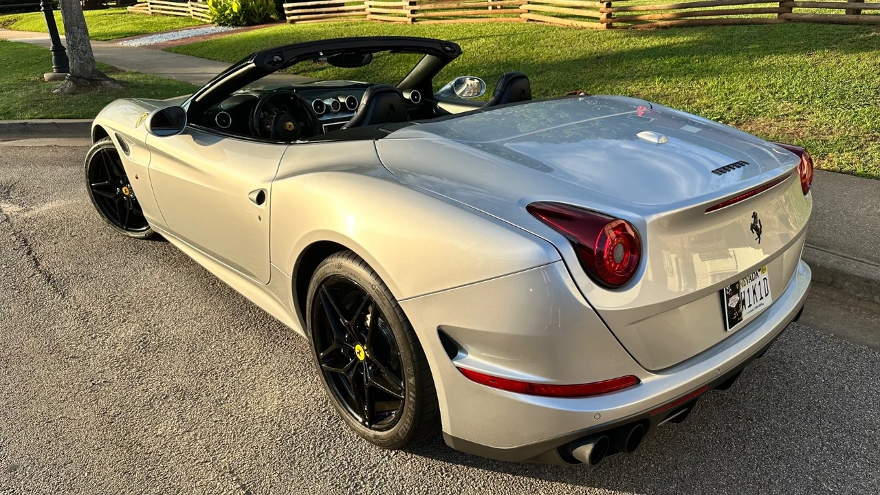 2017 Ferrari California T - Image 23 of 31