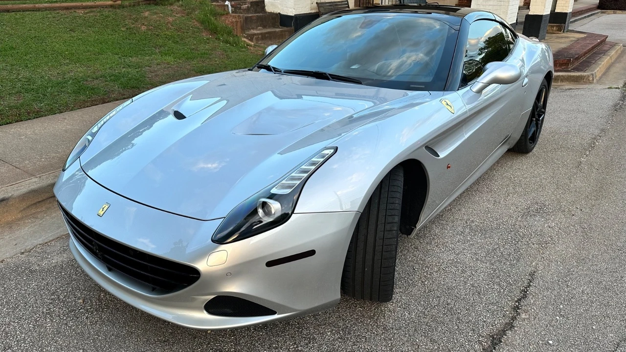 2017 Ferrari California T - Image 9 of 31